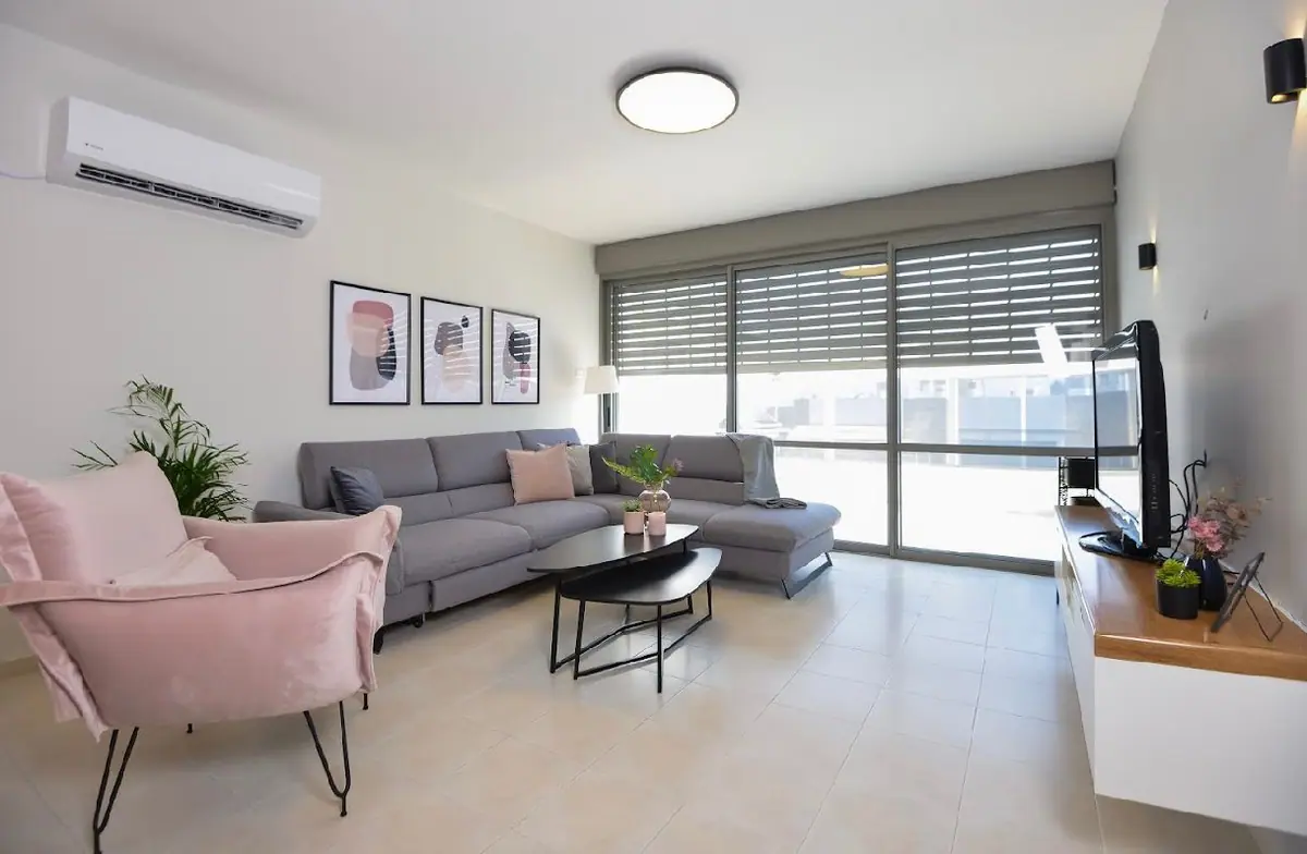 דירת 3.5 חדרים מעוצבת משופצת בסביניה ביאליק — תמונה 1