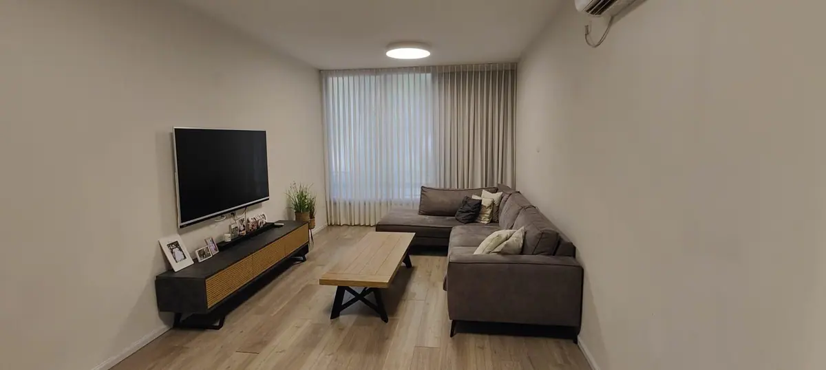 דירת 4 חדרים משופצת מרווחת במיקום מבוקש בביאליק — תמונה 1
