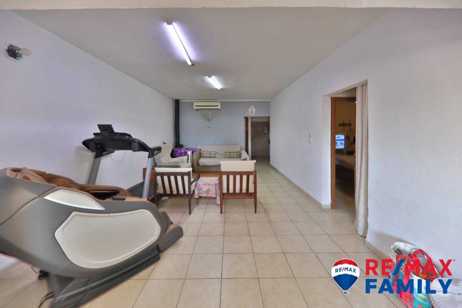 דירת 4 חדרים מרווחת מאוד +2 מרפסות ויחידת דיור  בקרית ים