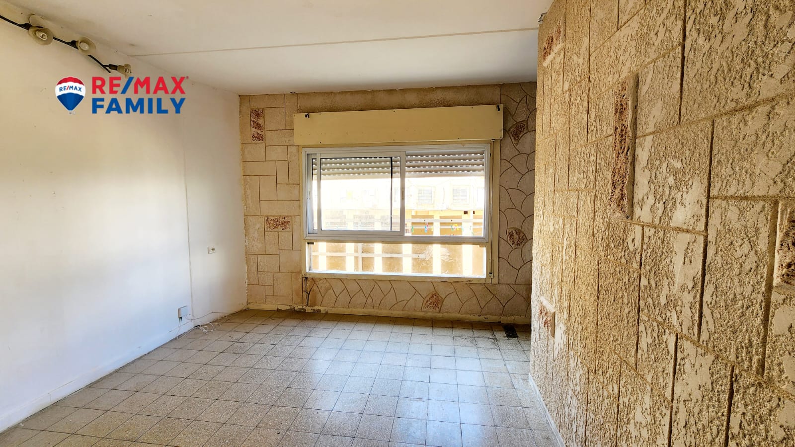 להשכרה דירת 3 חדרים קומה 1 כולל מקלט בבניין בקרית ים