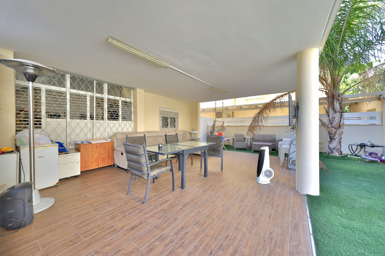 דירת 4.5 חדרים כולל ממ"ד ,מרפסת וגינה בהסכם שכנים במוצקין הותיקה