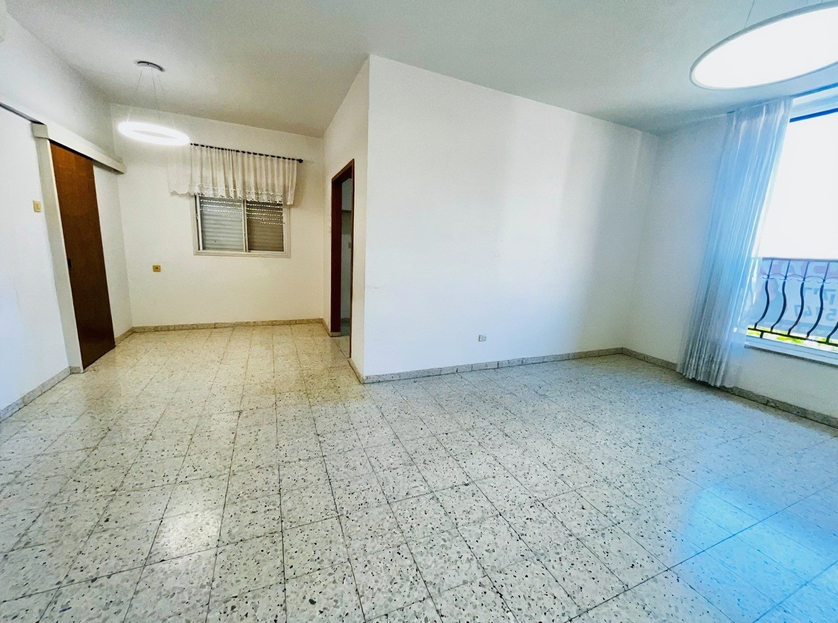 דירת 4 חדרים מרווחת כולל מעלית ומקלט בקרית ביאליק