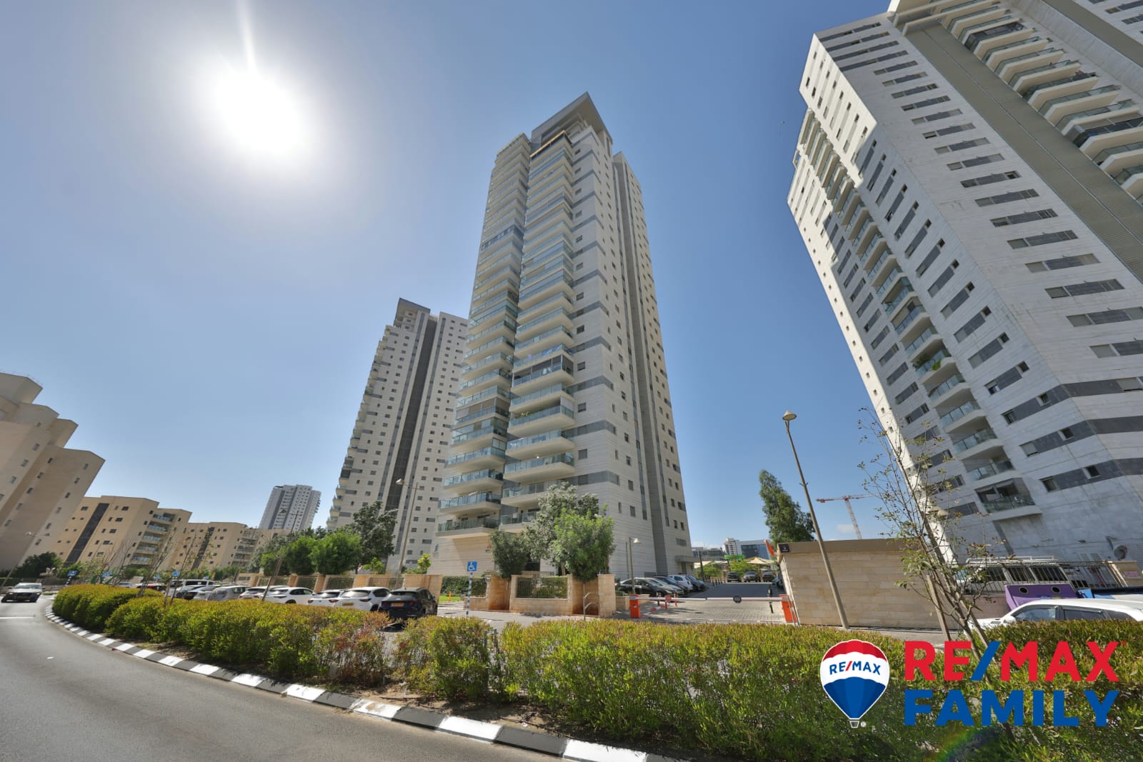 5 חדרים עם מרפסת ענקית של 20 מ”ר לנוף אורבני פתוח