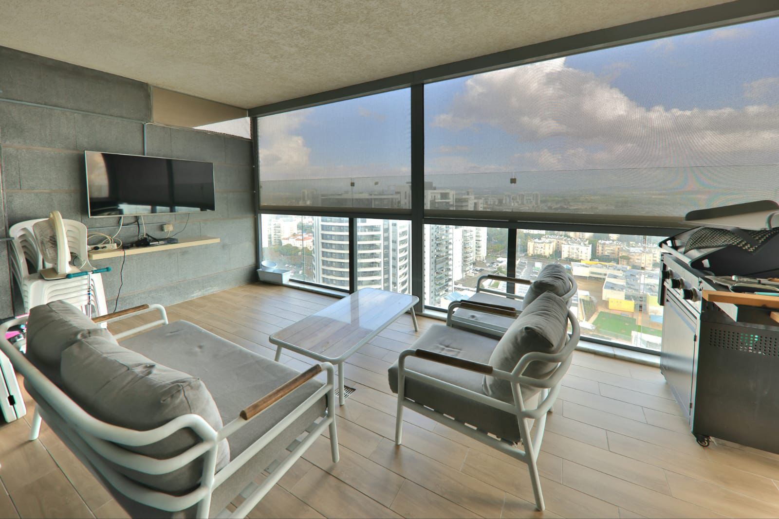 להשכרה דירת 5 חדרים 140 מר כולל ממ"ד ומרפסת במשכנות האמנים ק.מוצקין