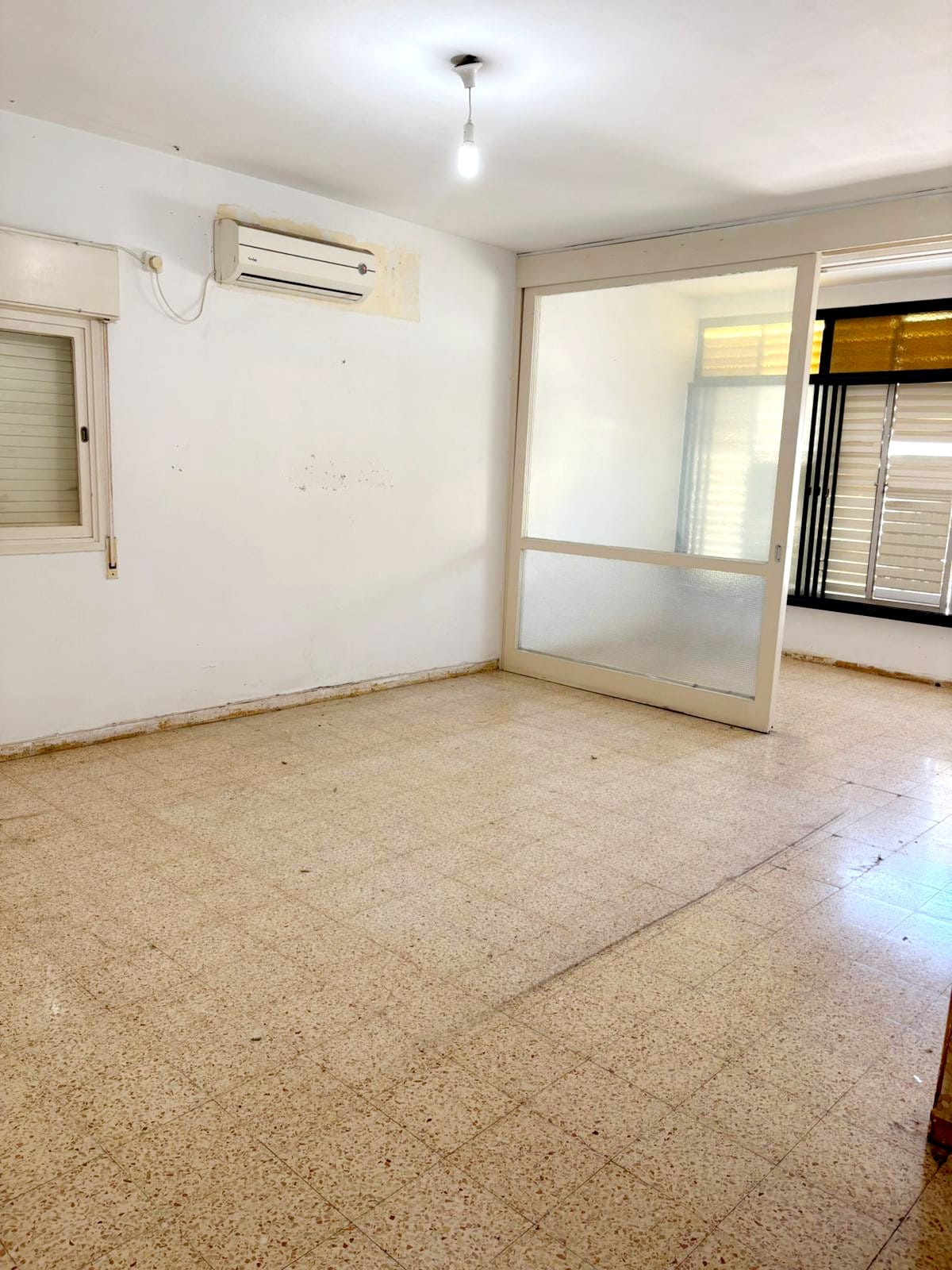 להשכרה דירת 4 חדרים מרווחים בקרית ים א'