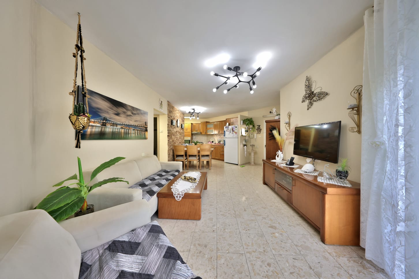 דירת 4 חדרים מוארת ושמורה 91 מ"ר +מרפסת בקרית ביאליק