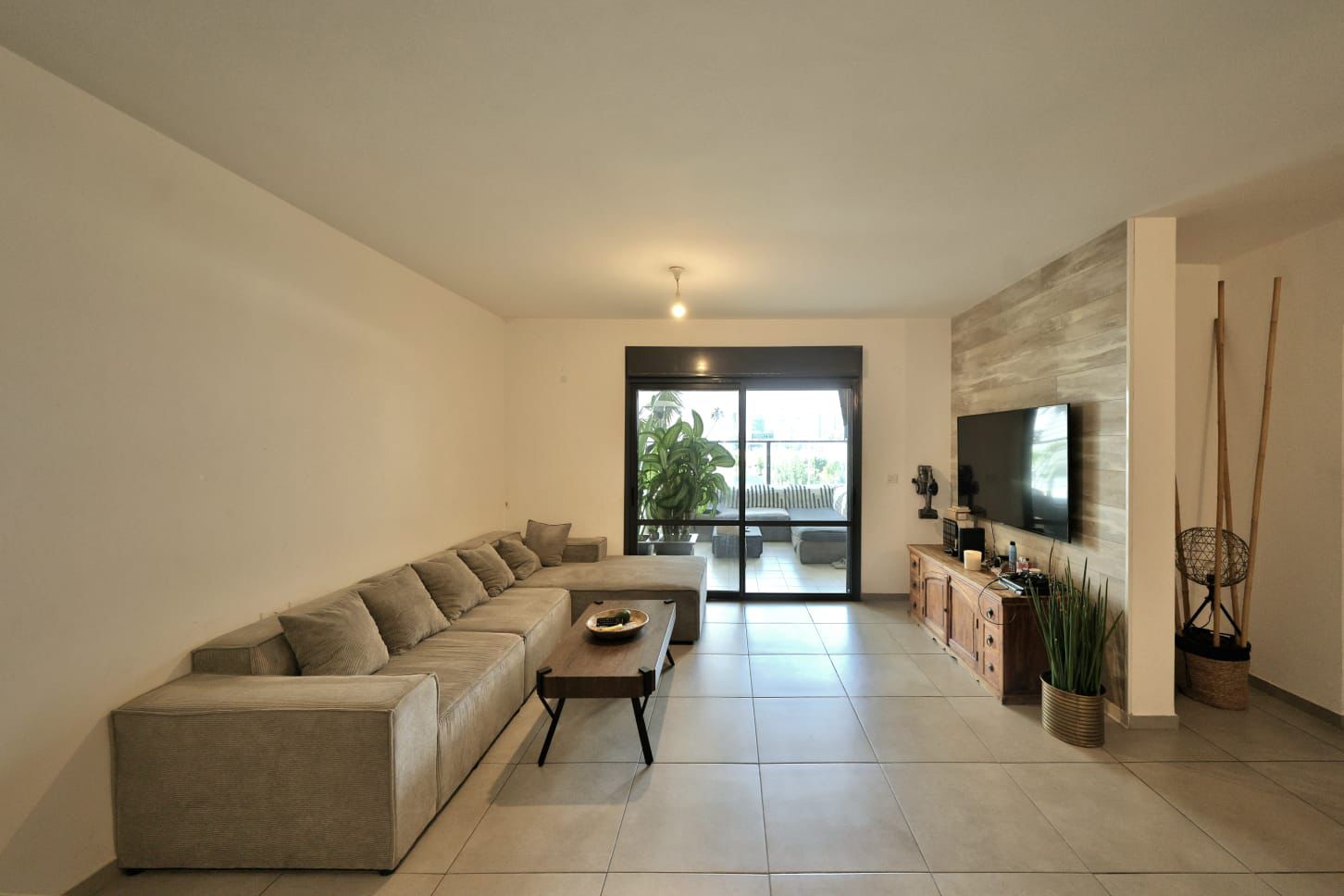 דירת 4 חדרים כולל ממ"ד גדול ומרפסת במשכנות האמנים