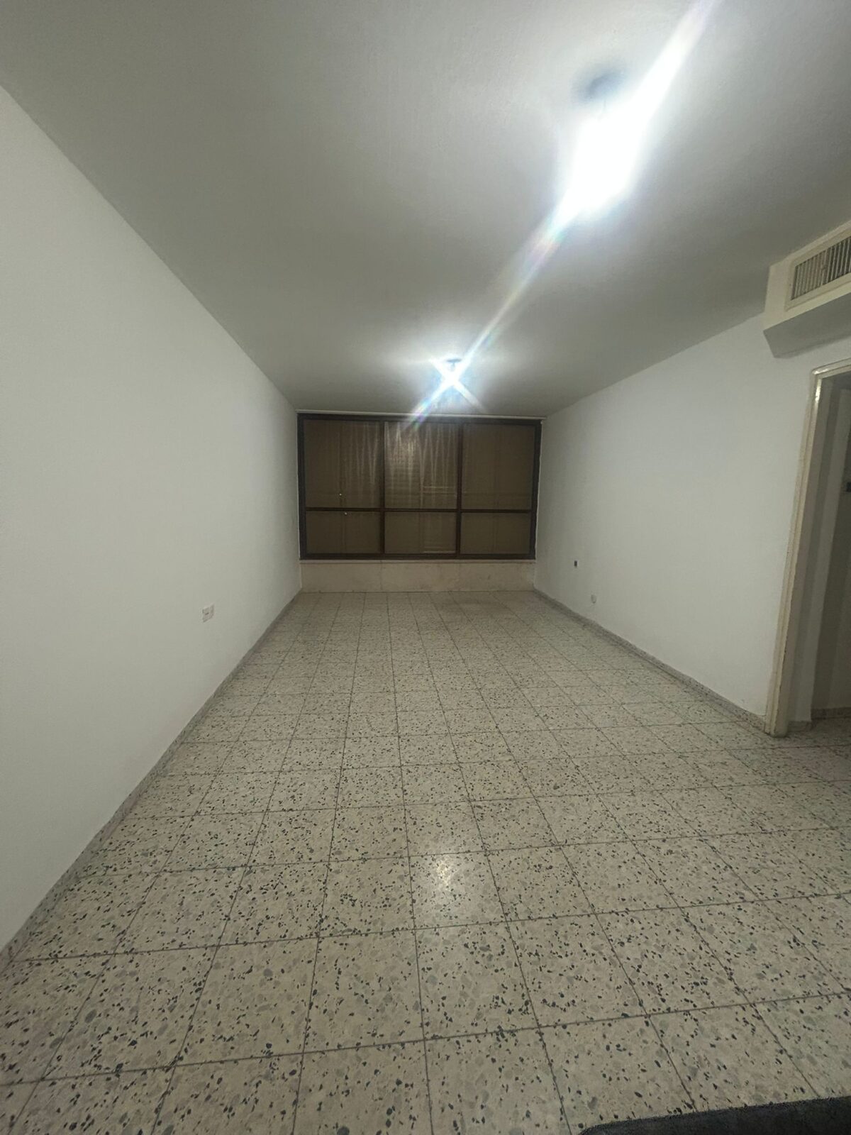 להשכרה דירת 4 חדרים שמורה  כולל מקלט בבניין בקרית אתא