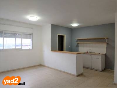 מעולה למשקיעים/מגורים דירת 3 חדרים כולל ממ"ד ומעלית ,שכירות עוברת בחיפה