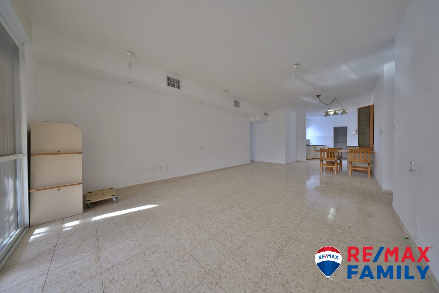 דירת 4 חדרים מרווחת 126 מ"ר בנוי נגישה כולל ממ"ד וחניה מקורה בקרית ביאליק