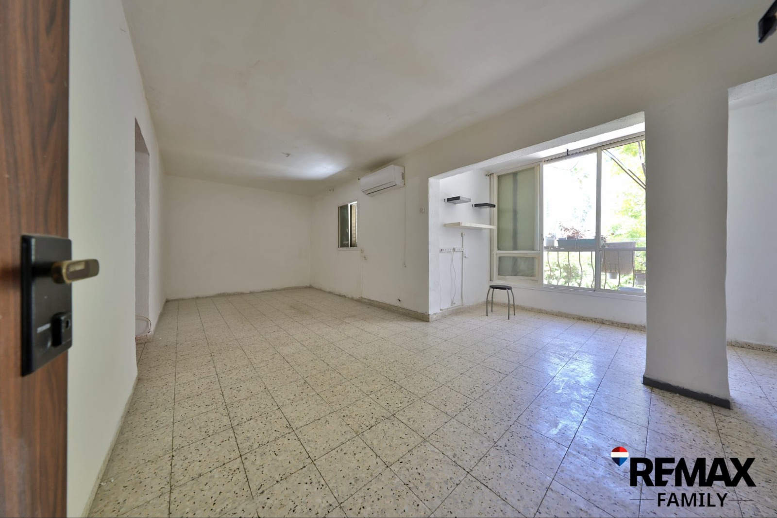 דירת 3 חדרים במיקום מרכזי אך שקט בקרית ביאליק