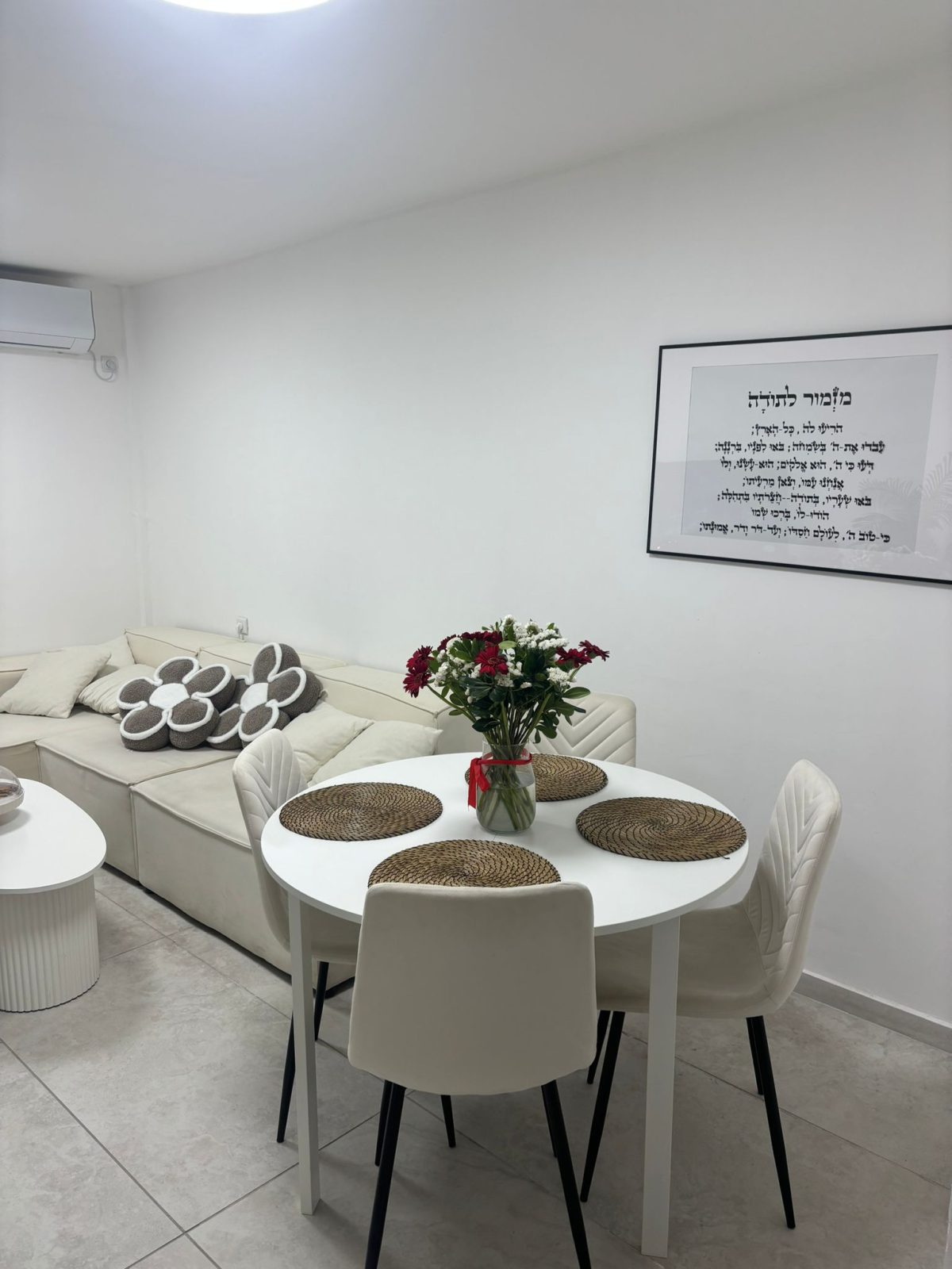 להשכרה דירת 3 חדרים  משופצת קומה 1 במיקום מעולה בנשר