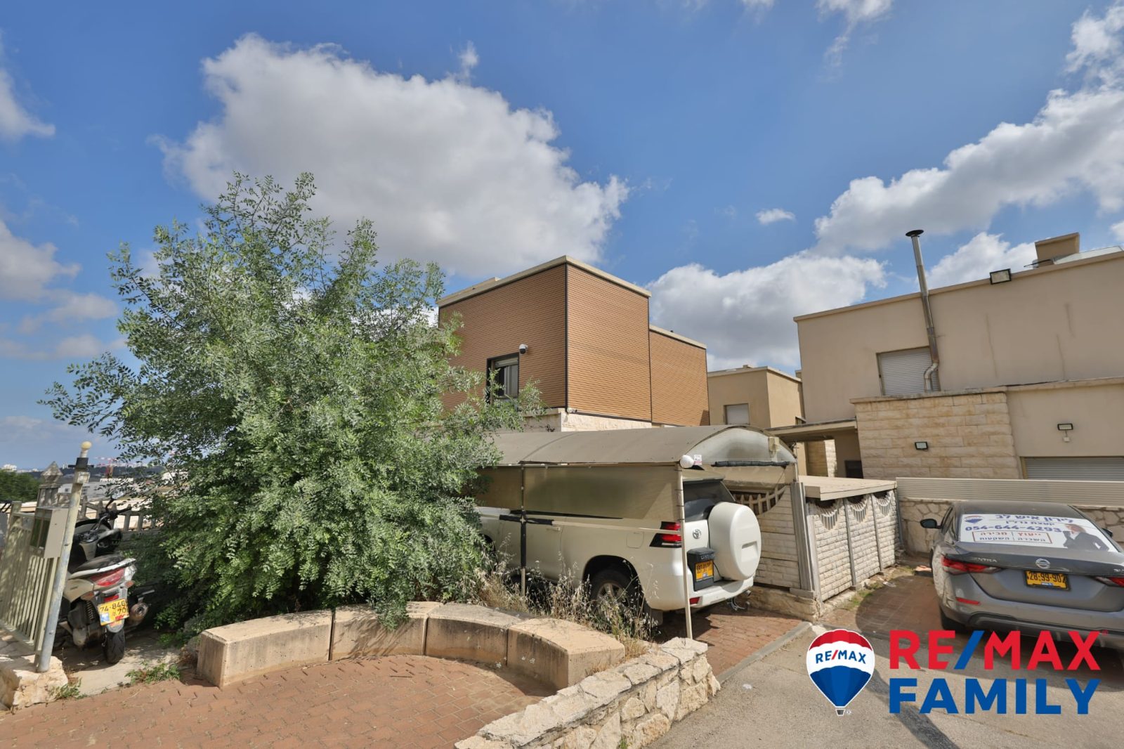 6 חדרים 168 מ"ר בנוי כולל ממ"ד ו-2 חניות במיקום שקט עם נוף פתוח בגבעת טל