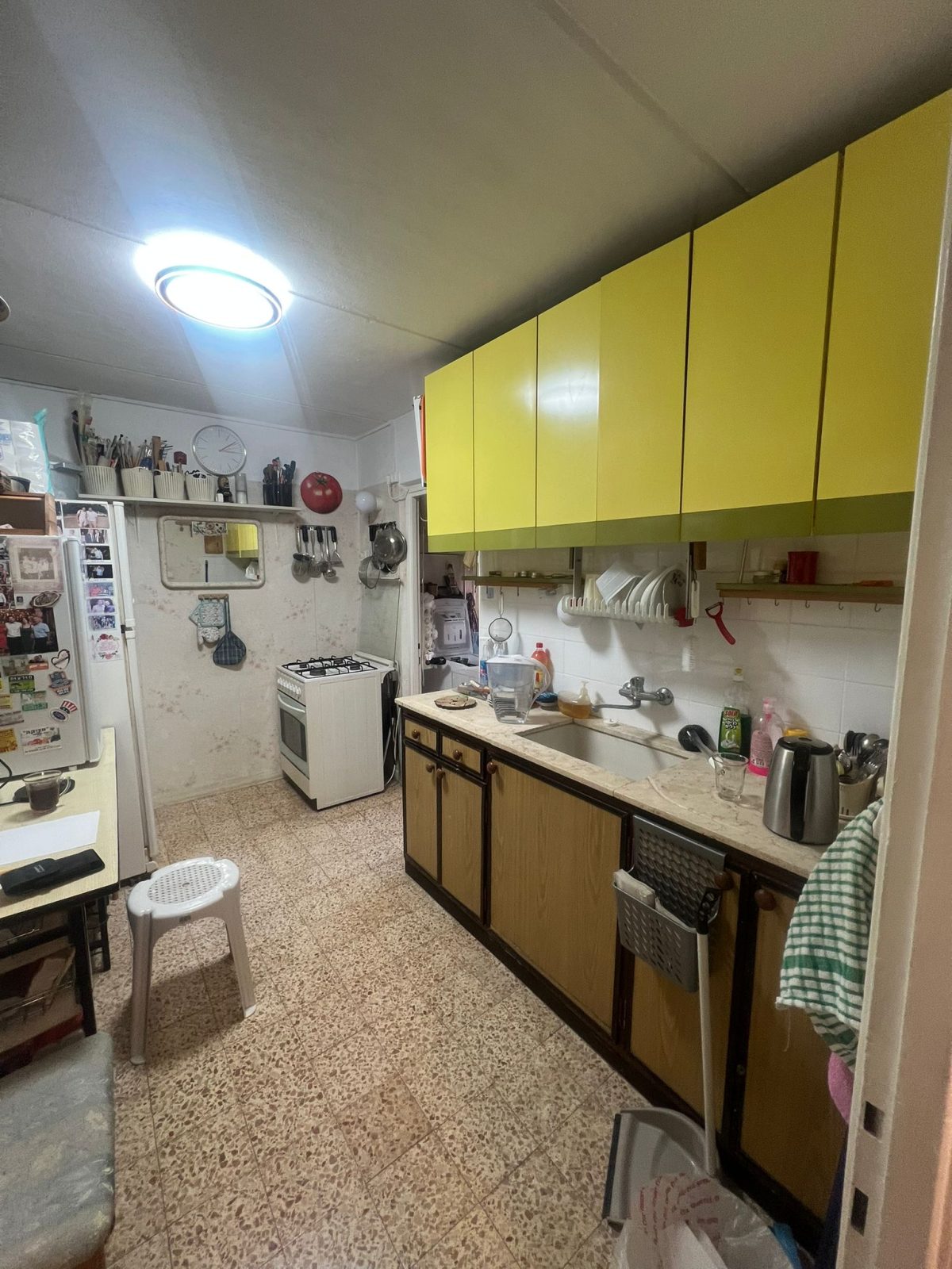 מעולה למשקיעים /מגורים דירת 3 חדרים כ-65 מ"ר כולל מקלט בבניין בקרית ים