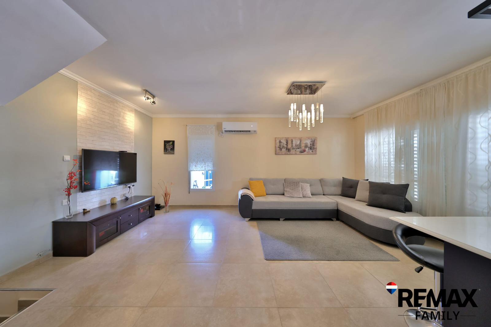 מעולה למשקיעים /מגורים דירת 3 חדרים משופצת בקרית מוצקין