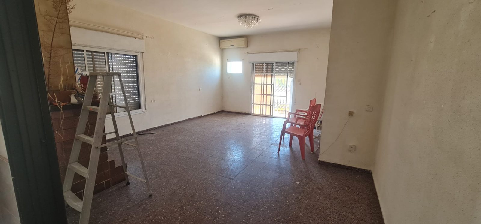 דו משפחתי בנוי כ-200 מ"ר מחולק אופטימלית בקרית ים
