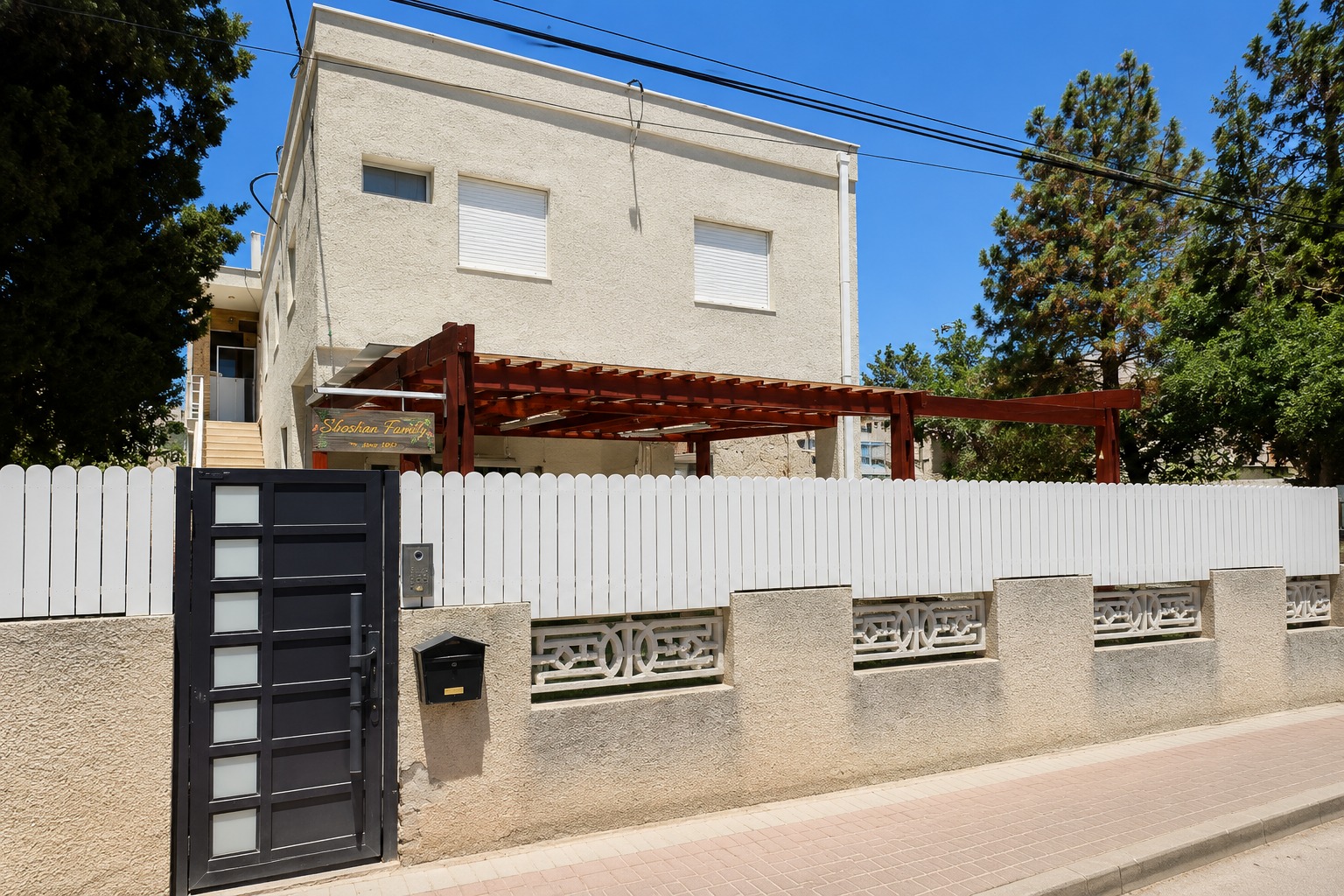 דו משפחתי בנוי כ-200 מ"ר מחולק אופטימלית בקרית ים