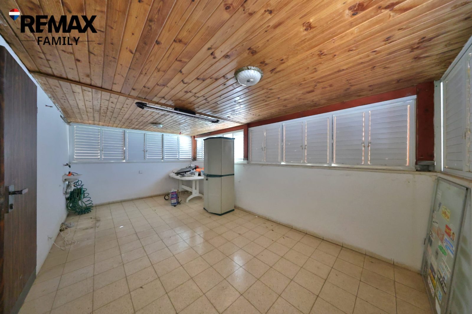 דירת 4 חדרים +מרפסת מקורה במיקום מעולה בקרית ביאליק