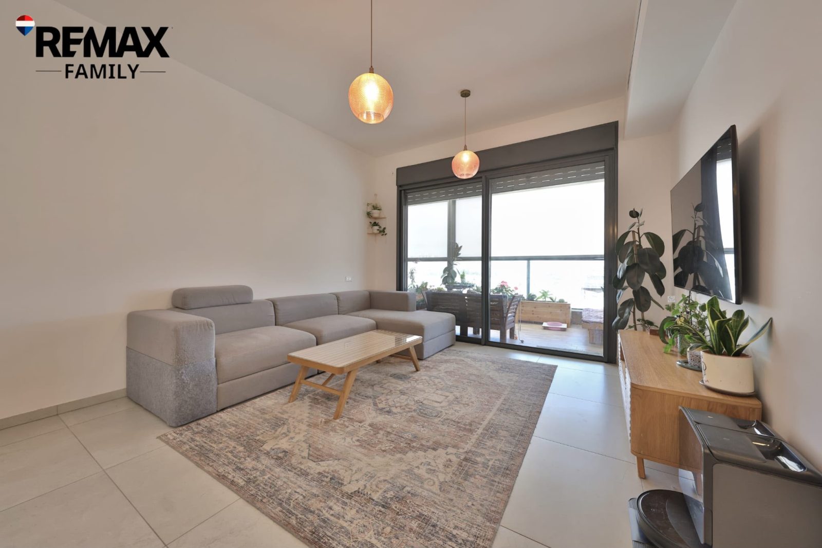 דירת 4 חדרים מעוצבת +מרפסת בבניין בוטיק יוקרתי בשכונת אפקה