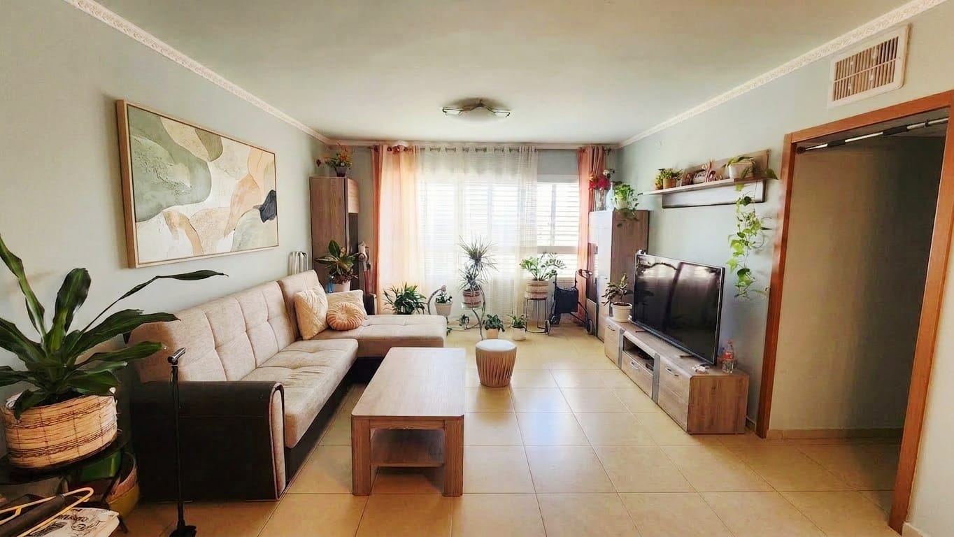 דירת 4 חדרים כולל ממ"ק ומעלית בבניין מסודר בקרית ים