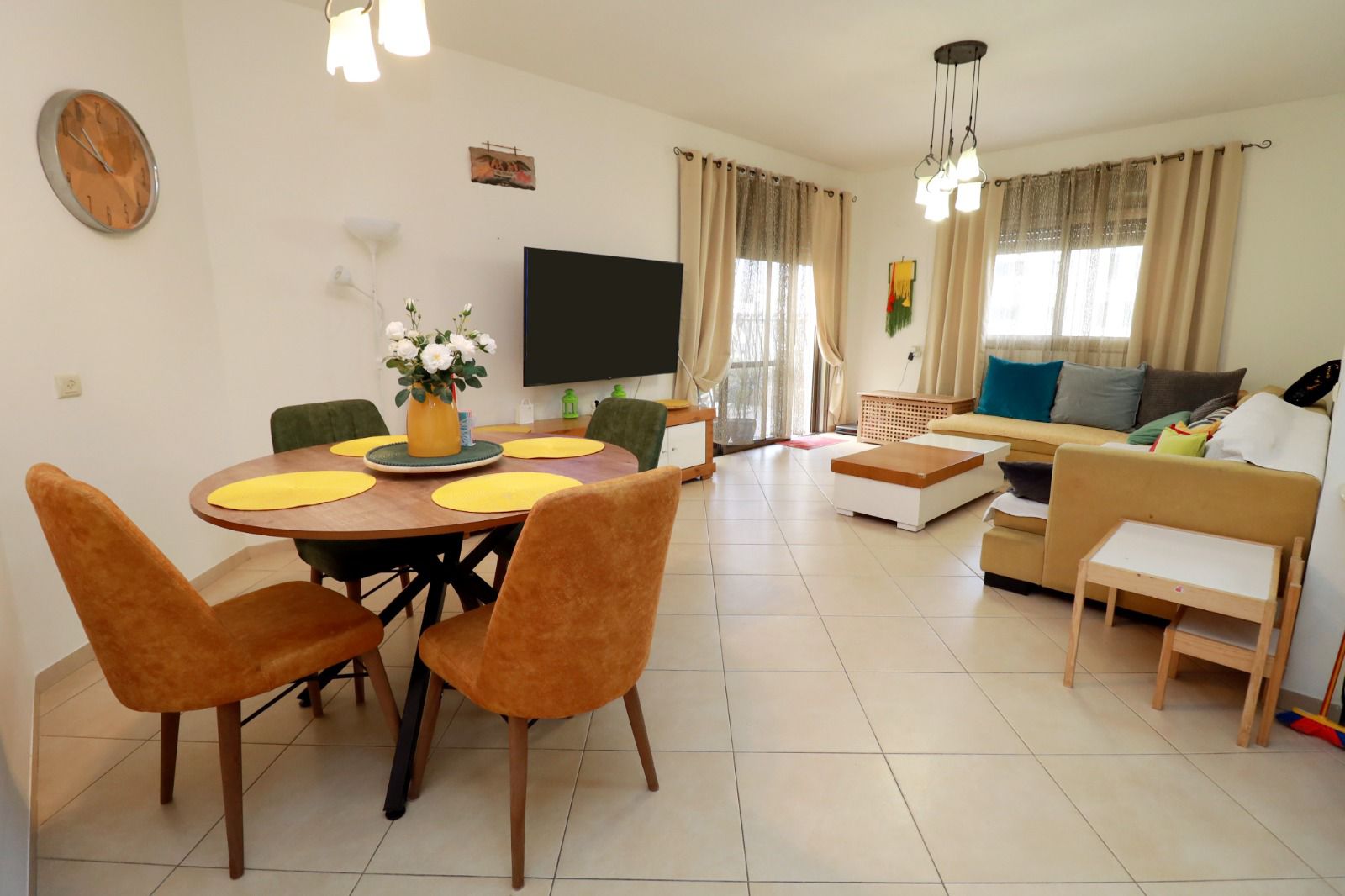 דירת 4 חדרים משופצת כולל ממ"ד ומרפסת של דר נופרים