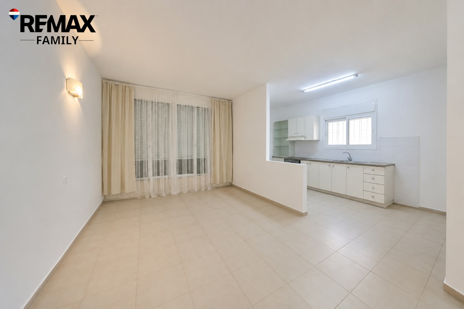 דירת 4 חדרים משופצת כולל חניה ומחסן בבניין בוטיק בקרית חיים מזרחית
